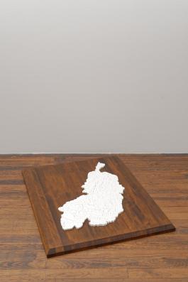 Irene Kopelman, Gorner Glacier from On Top, Figure 26, 2017. Porcelaine. 80 × 50 × 1 cm. Production CRAC Alsace. Courtesy de l’artiste et Labor, Mexico City. Photo A. Mole.
