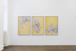 Natalie Czech, TAG / TRENCHCOAT, 2016. Courtesy l’artiste, Capitain Petzel, Berlin et Kadel Willborn, Düsseldorf. Photographie Aurélien Mole