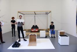 Francis Raynaud, "Les six faces d’un chapeau", performance, La Criée centre d’art contemporain, Rennes, 2018 Francis Raynaud © Adagp, Paris 2018 production : La Criée centre d’art contemporain, Rennes