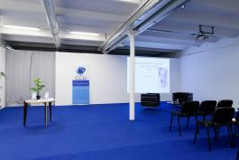 Ghita Skali, Narrative Machines: episode 1, 2018, installation avec écran, sculptures et un dispositif pour séminaire, dimensions variables. Courtesy de l'artiste. Production : Triangle France, SCIC Friche la Belle de Mai, avec le soutien Al Mawred Al Thaqafi. © Aurélien Mole