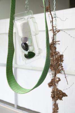 Marta Huba, Stoned Belly, the Eggs, 2021 (détail) Vue de l’exposition de Jagna Ciuchta, Le pli du ventre cosmique, 2021, Bétonsalon – centre d'art et de recherche, Paris Photo : Jagna Ciuchta © Adagp 2021