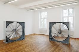 Hagar Schmidhalter, South West North, 2020. Ventilateurs. 190 x 190 x 45 cm chaque. Courtesy de l’artiste. Production CRAC Alsace. Photo A. Mole.