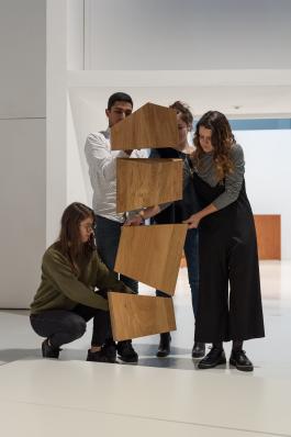 Béatrice Balcou, Transformer, 2018, (activé par une médiatrice et des spectateurs), La Ferme du Buisson. Photographie © Émile Ouroumov.