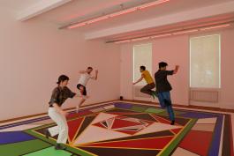 Meris Angioletti, Tanzlinde, 2019. Tapis de danse émetteur d’ondes de formes. Courtesy de l’artiste. Production CRAC Alsace. Photo A. Mole.