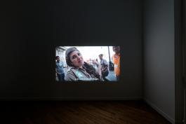 Liv Schulman, A Somatic Play, 2019. Film HD, projection, son stéréo, 31' 15". Courtesy de l’artiste. Coproduction CRAC Alsace. Vue d'exposition A. Mole.
