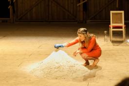 Catarina de Oliveira (avec Lucie Lintanf), Les Chroniques du Crabe Bleu, 2017, courtesy de l’artiste, Ferme du Buisson, © photo Émile Ouroumov