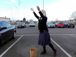 Deana Kolencíková, Confettis, 2017, photographie, auteur anonyme