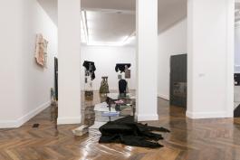 Jagna Ciuchta L’un dans l’autre, 2017 Argile, corde, fourrure synthétique, peinture, verre Courtesy de l'artiste Photo Pierre Antoine