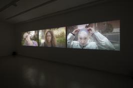 Vue partielle de l'exposition Justine Pluvinage / Resilient Images © David Schalliol