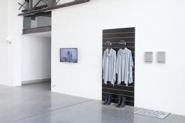 Pâle mâle, 2016. Vue de l'entrée de l'exposition. Production le 19, Crac et Kunsthalle de Göppingen. Crédits photos Antonin Horquin et le 19, Crac