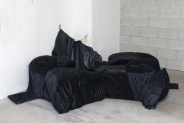 Vue de l’exposition de Gaëlle Choisne, TEMPLE OF LOVE à Bétonsalon - Centre d’art et de recherche, Paris, 2018. PEDILUV, 2018.  Image © Aurélien Mole. 