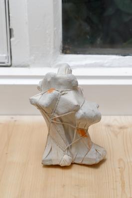 Vue de l’exposition, "Punascha Parry", Villa Vassilieff, Paris, 2017. Amol K Patil, « Hiding », 2017. Courtesy de l’artiste. Image : Aurélien Mole.  Vue de l’exposition, "Punascha Parry", Villa Vassilieff, Paris, 2017. Amol K Patil, « Hiding », 2017. Courtesy de l’artiste. Image : Aurélien Mole.