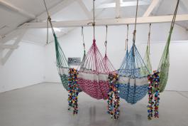 OPAVIVARÁ!, Rede social, 2019. 4 hamacs cousus ensemble. Photographie Angélique Pichon et le 19, Crac.