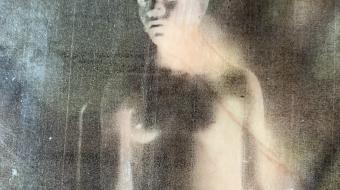 Photographie d’une plaque de verre issue du fonds Marc Vaux, © Euridice Zaituna Kala. 