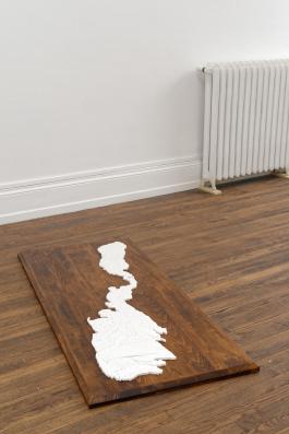 Irene Kopelman, Gorner Glacier from On Top, Figure 2, 2017. Porcelaine. 80 × 50 × 1 cm. Production CRAC Alsace. Courtesy de l’artiste et Labor, Mexico City. Photo A. Mole.