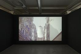 Fayçal Baghriche, Le bras du Cardinal, 2020-2021, vidéo, vue d'exposition "En attendant Omar Gatlato", Triangle - Astérides, Friche la Belle de Mai, Marseille, 2021. © Aurélien Mole