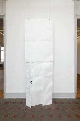 Elena Narbutaitė, Mols, 2020. Papiers, scotchs. Dimensions variables. Courtesy de l’artiste et Galería PM8. Photo. A. Mole.