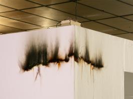 Vue de l’expositio « À la vague suivante que la suivante efface », Élisa Pône, BBB centre d’art, 2021. Commissaire : Marie Bechetoille. Photo : Edouard Decam.