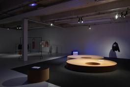 Laure Mathieu, La flotte bleue, 2018 - Passerelle Centre d'art contemporain, Brest © photo : Aurélien Mole, 2018