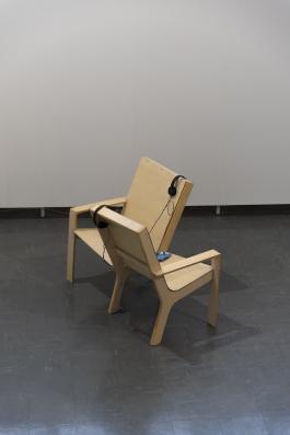Embellie, 2020. Sculpture. 140 x 70 cm2 casques, son en boucle. Co-production le 19 Crac et Centre Hospitalier Vauclaire de Montpon Monestérol. Photo Angélique Pichon et le 19 Crac.