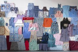 Gestes et mesures, 2020. Installation de tabliers. Dimensions variables. Production Le 19 Crac. Photographie Angélique Pichon et le 19 Crac.