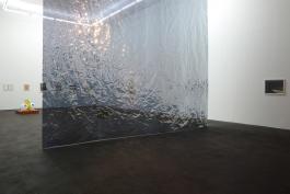 Ann Veronica JANSSENS  et Michel FRANCOIS, Golden Section, PVC, feuille métal miroir, projecteur, Photographie Marc Domage