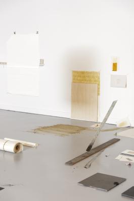 Hemali Bhuta, Encounters with gold 1 à 14, Production 2017 du Centre international d’art et du paysage  Vue de l'exposition "Subarnarekha, la ligne d'or"  au Centre international d'art et du paysage, île de Vassivière, 2017 Photographie : Aurélien Mole