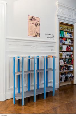  Laëtitia Badaut Haussmann avec : Antonia Carrara, Xavier Cormier, Romain Guillet, Chloé Quenum, Barbara Quintin et Nicholas Vargelis Anna’s Week-end, 2017 Étagères par Romain Guillet Courtesy Anna’s Week-end