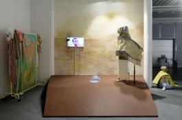Madison Bycroft, Teasers and Tormentors, 2018. Vue de l'exposition «Desk Set», CAC Brétigny, 2018. Photo : Aurélien Mole