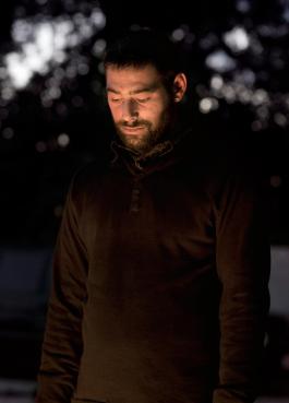 Mathieu Pernot, Mickaël, Le Feu, Arles, 2013 © Mathieu Pernot