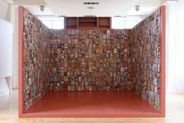 Oriol Vilanova, Vue de l’exposition « Trois chambres », 2019, centre d’art Le Lait, photo Phœbé Meyer