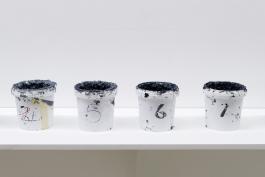  The Discrete Channel with Noise : Coded Paint Pots #4 - 7, 2018  © Clare Strand - vues d'exposition © Aurélien Mole / CPIF