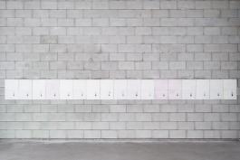 Vue de l'exposition Ma système reproductive à Bétonsalon - Centre d’art et de recherche, Paris, 2019. Jean-Charles de Quillacq,  Le chien infini, 2019, Image : Aurélien Mole