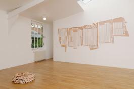 Vue de l’exposition, "Sous couvert du contrôle des ressources", Villa Vassilieff, Paris, 2017. Ndidi Dike, "Access", 2017. Courtesy de l’artiste. Image : Aurélien Mole. 