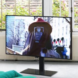 Liv Schulman Le Goubernement, épisode 3, 2019.  Vidéo 4K, couleur, son. Vue de l’exposition Le Goubernement à la Villa Vassilieff, Paris, 2019 Courtesy Liv Schulman © ADAGP, Paris, 2019, photos : Aurélien Mole
