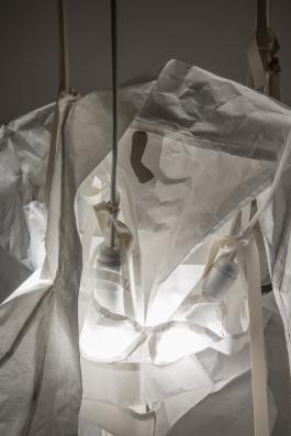 Vue de l'exposition •— • à la Villa Vassilieff, 2018. Mélanie Matranga, À côté, Attaché / séparé, Lié à nouveau, À l'inverse, 2018 (détail). Image : High Art et Mélanie Matranga	