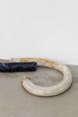 Vue de l'exposition Ma système reproductive à Bétonsalon - Centre d’art et de recherche, Paris, 2019 avec les œuvres de Jean-Charles de Quillacq,  "Coins" et "Chambre"2019, Image : Aurélien Mole