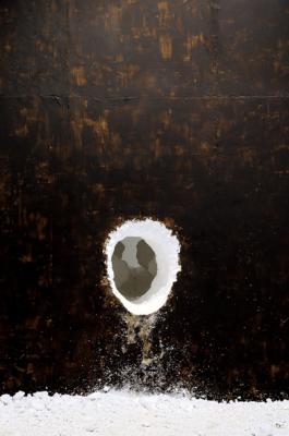 Michel Blazy, Peinture qui mange, 2014. 52 Blocs de polystyrène, crème dessert au chocolat © Michel Blazy et galerie Art:Concept, Paris. Photo Alain Alquier
