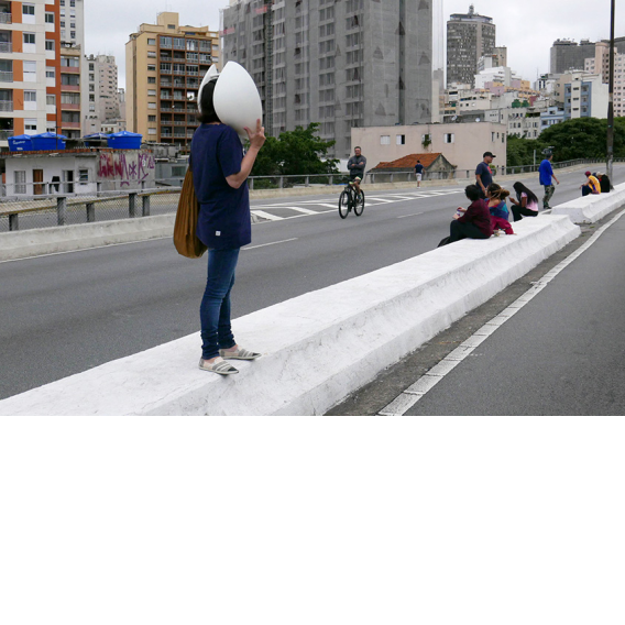 Lauren Tortil, Remaining Observant, marches sonores proposées dans différents lieux publics de Sao Paulo, novembre 2017 Lauren Tortil, Remaining Observant, marches sonores proposées dans différents lieux publics de Sao Paulo, novembre 2017