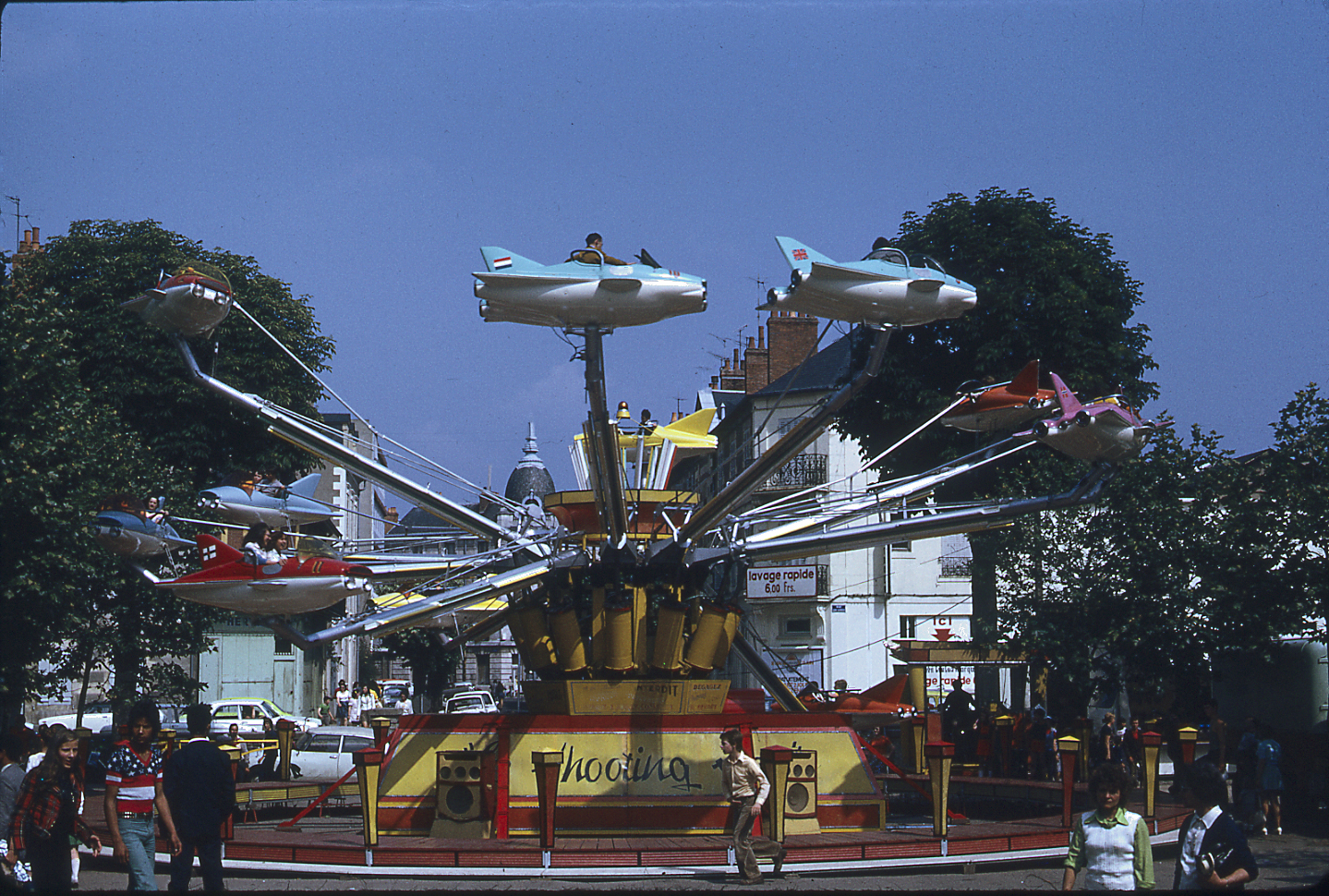 © Claude Lévêque, Human Fly, 1971. Photographie. Courtesy l’artiste et kamel mennour, Paris/Londres © Claude Lévêque, Human Fly, 1971. Photographie. Courtesy l’artiste et kamel mennour, Paris/Londres
