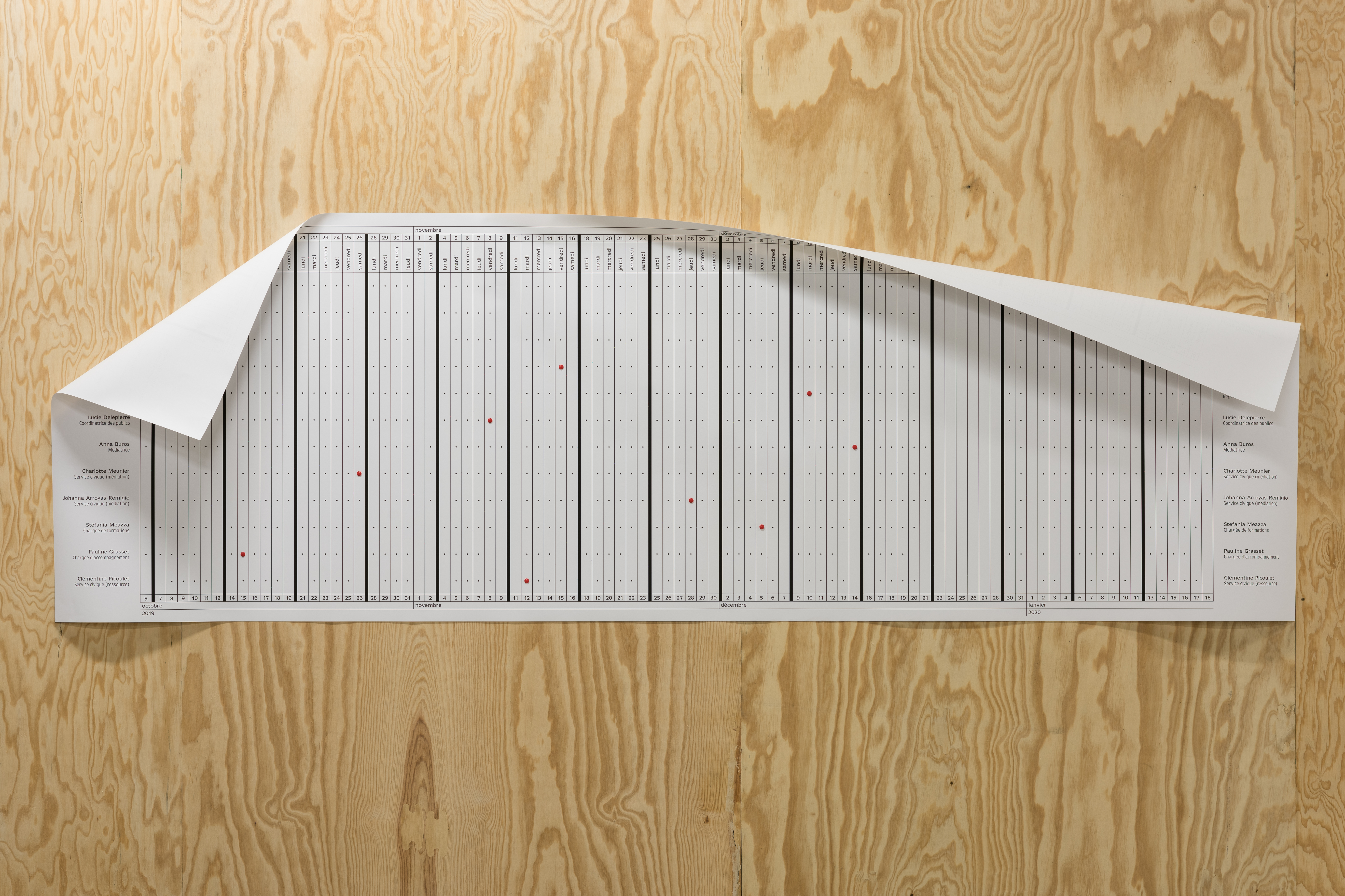 Matthieu Saladin, Une journée de travail,2019. Graphisme : Huz & Bosshard. Production : BBB centre d’art, Toulouse. Vue de l’exposition «Temps partiels II. Flextime» au BBB centre d’art. Curateur & crédit photo:Émile Ouroumov Matthieu Saladin, Une journée de travail,2019. Graphisme : Huz & Bosshard. Production : BBB centre d’art, Toulouse. Vue de l’exposition «Temps partiels II. Flextime» au BBB centre d’art. Curateur & crédit photo:Émile Ouroumov
