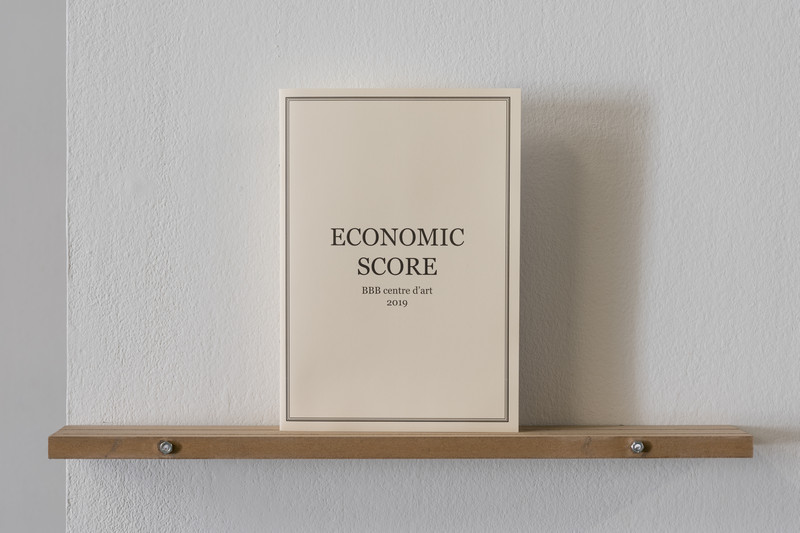 Visuel 1 : Matthieu Saladin, Economic Score - BBB centre d’art 2019, 2016. Détail. Vue de l’exposition « Temps partiels I. Tirer sur les cadrans pour arrêter le jour » au BBB centre d’art, 2019. Courtoisie galerie Salle Principale, Paris. Curateur & crédit photo : Émile Ouroumov, 2019. Visuel 2 : Matthieu Saladin, Economic Score - BBB centre d’art 2019, 2016. Détail. Vue de l’exposition « Temps partiels I. Tirer sur les cadrans pour arrêter le jour » au BBB centre d’art, 2019. Courtoisie galerie Salle Principale, Paris. Curateur & crédit photo : Émile Ouroumov, 2019. Visuel 1 : Matthieu Saladin, Economic Score - BBB centre d’art 2019, 2016. Détail. Vue de l’exposition « Temps partiels I. Tirer sur les cadrans pour arrêter le jour » au BBB centre d’art, 2019. Courtoisie galerie Salle Principale, Paris. Curateur & crédit photo : Émile Ouroumov, 2019. Visuel 2 : Matthieu Saladin, Economic Score - BBB centre d’art 2019, 2016. Détail. Vue de l’exposition « Temps partiels I. Tirer sur les cadrans pour arrêter le jour » au BBB centre d’art, 2019. Courtoisie galerie Salle Princ