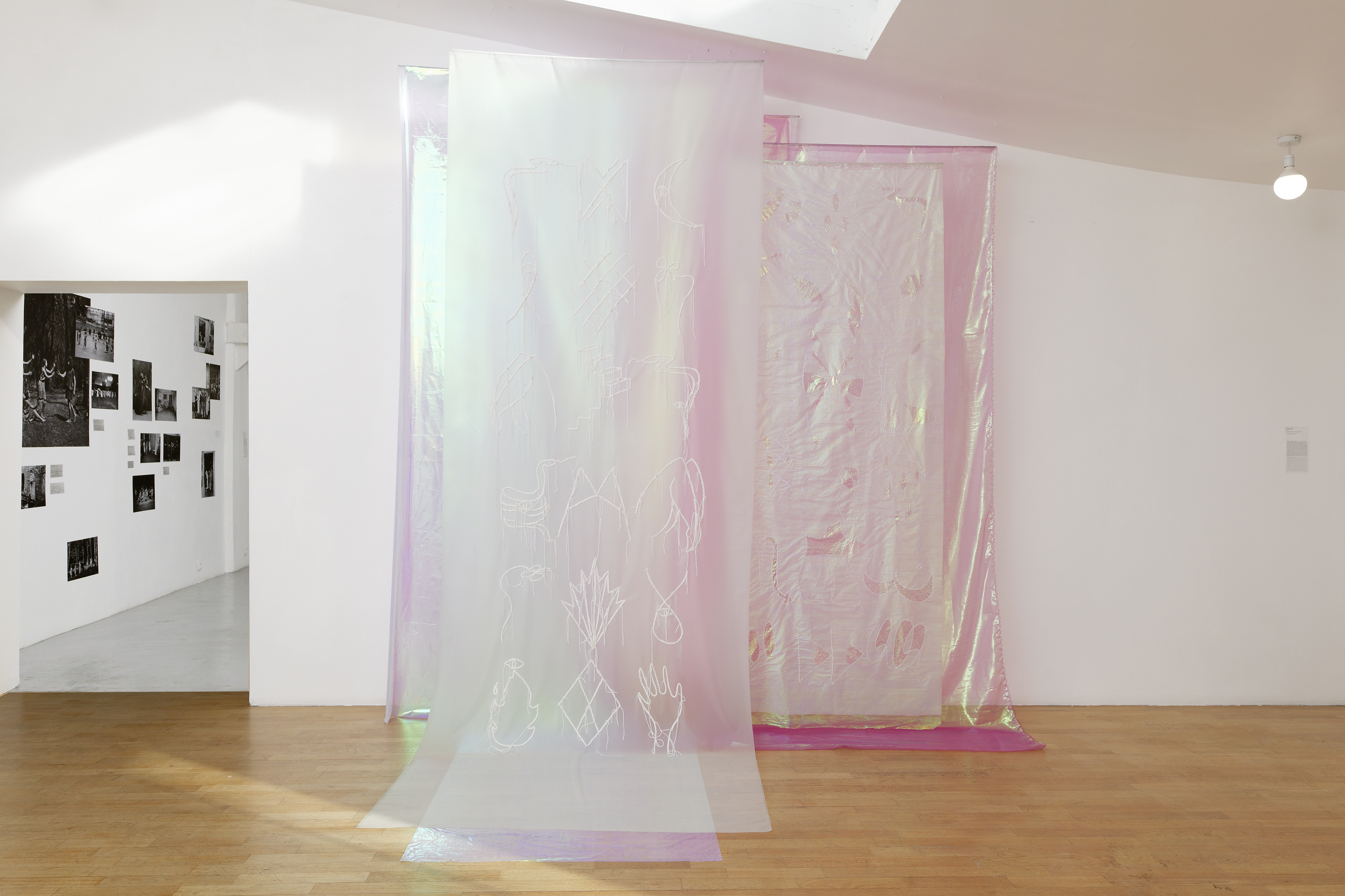 Vue de l’exposition « Akademia : Performing Life », Villa Vassilieff, Paris, 2018. Mercedes Azpilicueta, Pink popping plank, 2018. Courtesy : Mercedes Azpilicueta. Image : Aurélien Mole Vue de l’exposition « Akademia : Performing Life », Villa Vassilieff, Paris, 2018. Mercedes Azpilicueta, Pink popping plank, 2018. Courtesy : Mercedes Azpilicueta. Image : Aurélien Mole