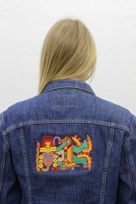 René Garcia Atuq, With the Future Behind Them, 2016. Broderie sur veste en jean. Production CRAC Alsace. Crédits photographiques Aurélien Mole. Courtesy l'artiste et Jousse Entreprise