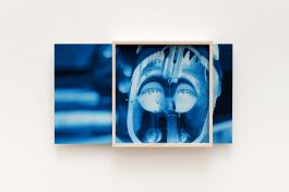 Elise Florenty & Marcel Türkowsky, «gabu, gabu» [mords, mords] - Masque de Terreur: in & out / on & off, 2017. Fusuma Indigo n°3. Impression HD sur aluminium, bois, plexiglas de couleur, miroirs. 48 x 6 x 25 cm; 36 x 6 x 25 cm; 24 x 6 x 25 cm. Courtesy des artistes. Photo A. Mole.