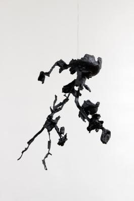 Armando Andrade Tudela, Très Arreglos (collaboration avec Octave Rimbert-Rivière), 2018. Bronze. 73 × 58 × 40 cm. Courtesy de l’artiste. Photo A. Mole.