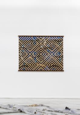 Fichier : Clarissa_Tossin4 Légende : Clarissa Tossin, "Circumnavigation Towards Exhaustion: Power Grid", 2020 Vue de l'exposition "Circumnavigation jusqu'à épuisement" de Clarissa Tossin, 2021 © La Kunsthalle Mulhouse - photo : Michel Kurst