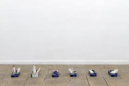 Vue de l’exposition, "Sous couvert du contrôle des ressources", Villa Vassilieff, Paris, 2017. Ndidi Dike, "A Bend in the River", 2017. Courtesy de l’artiste. Image : Aurélien Mole. 