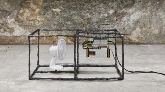 Xavier Antin, La Dépense avec témoins, Worker (Kevin), Galerie Crèvecœur, Marseille, 2019 ©Jean-Christophe Lett