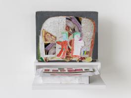 Vue de l’exposition J’aime le rose pâle et les femmes ingrates de Sarah Tritz et 29 artistes invité.e.s, Centre d’art contemporain d’Ivry – le Crédac, 2019. Sarah Tritz, Pizsex Lèche (Theater Computer), 2019. © Sarah Tritz / ADAGP, Paris, 2019. Photo : André Morin / le Crédac.